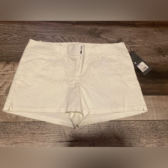 Women’s white shorts - Picture 1 of 4